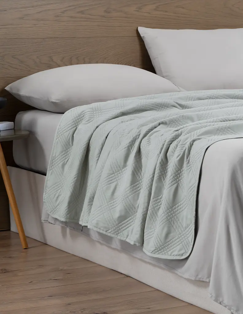 Real-Textil-Edredon-Pinsonic-Liso-Gris-Cobijas-aesthetic-06.webp