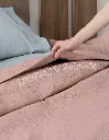 Real-Textil-Edredon-Pinsonic-Liso-Rosa-Ligero-suave-04.webp