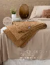 Real-Textil-Edredon-Pinsonic-Liso-Ocre-Almacenaje-practico-05.webp